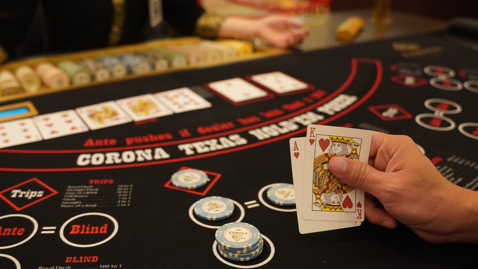 Bàn xì tố Texas Hold'em tại Corona Resort & Casino Phú Quốc