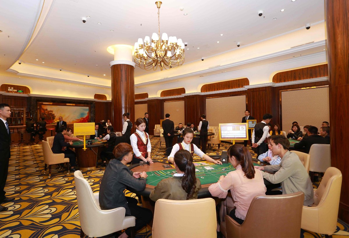 Trải nghiệm dịch vụ chuyên nghiệp cùng không gian đẳng cấp tại Casino Hồng Vận Hotel