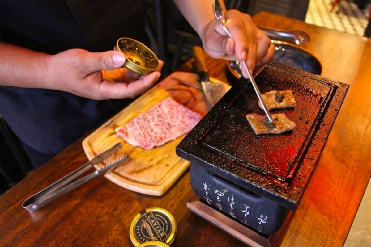 Món bò Wagyu nướng đá độc lạ ở quán Hiên