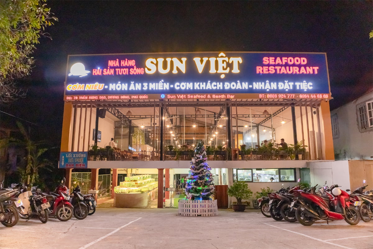 Nhà hàng 2 tầng với sức chứa lớn 