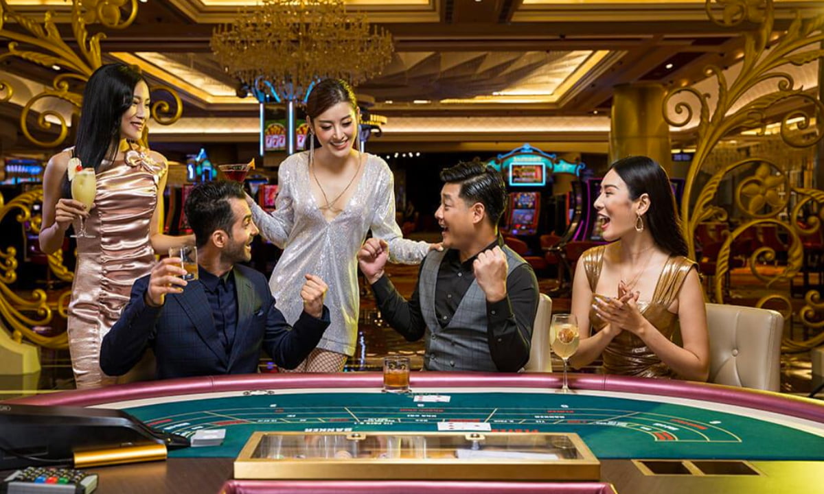 Corona Casino - sòng bài hợp pháp đầu tiên thí điểm cho người Việt vào chơi