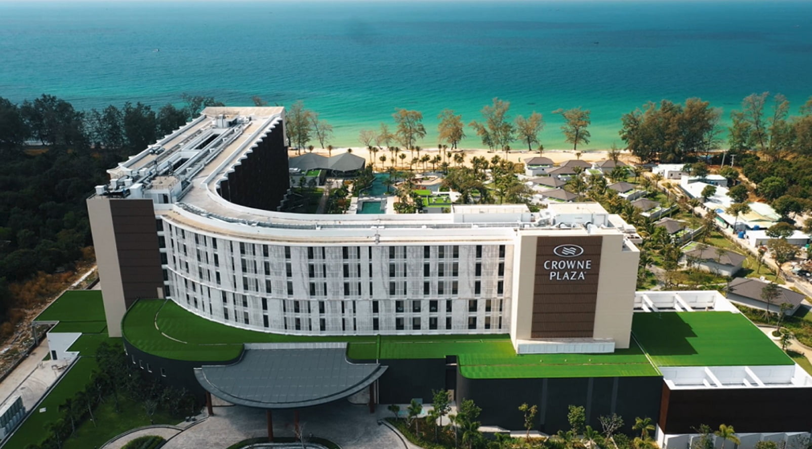 Khách sạn sang trọng với view nhìn trực tiếp ra biển Crowne Plaza Phú Quốc