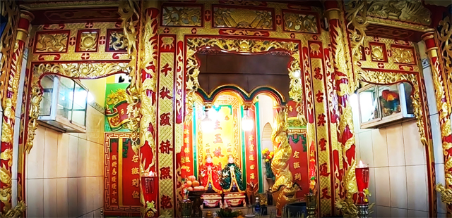 Bàn thờ trong Dinh Cậu Phú Quốc