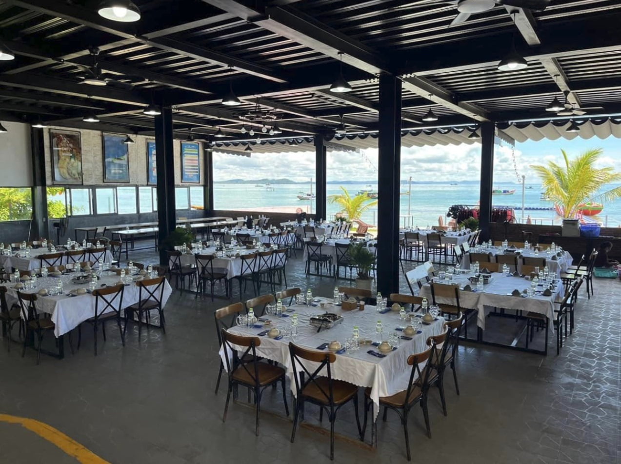 Nhà hàng thoáng đãng, mát mẻ gần Corona Casino Phu Quoc