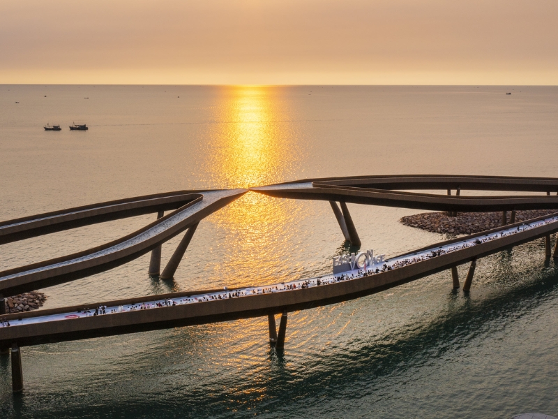 Ảnh toàn cảnh Cầu Hôn Phú Quốc biểu tượng tình yêu vĩnh cửu một điểm check in không thể bỏ qua trên đường tới Corona Casino Phú Quốc