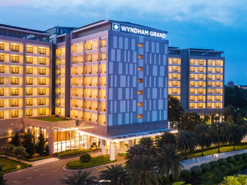 Wyndham Grand Phú Quốc - Khách sạn 5 sao gần cầu Hôn