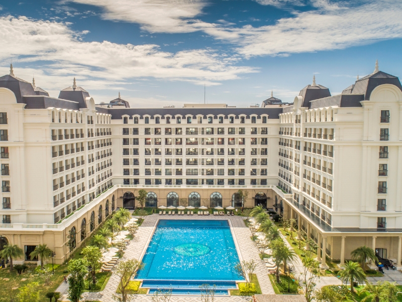 VinHolidays Fiesta - Chọn lựa tuyệt vời cho kỳ nghỉ gần cầu Hôn