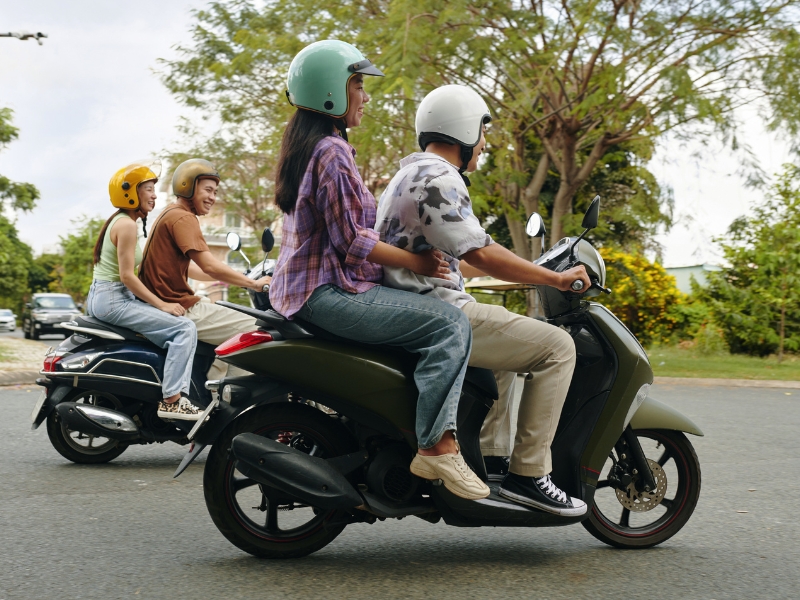 Du khách thuê xe máy để linh hoạt di chuyển tham quan các địa điểm du lịch và tổ hợp Corona Casino Phú Quốc