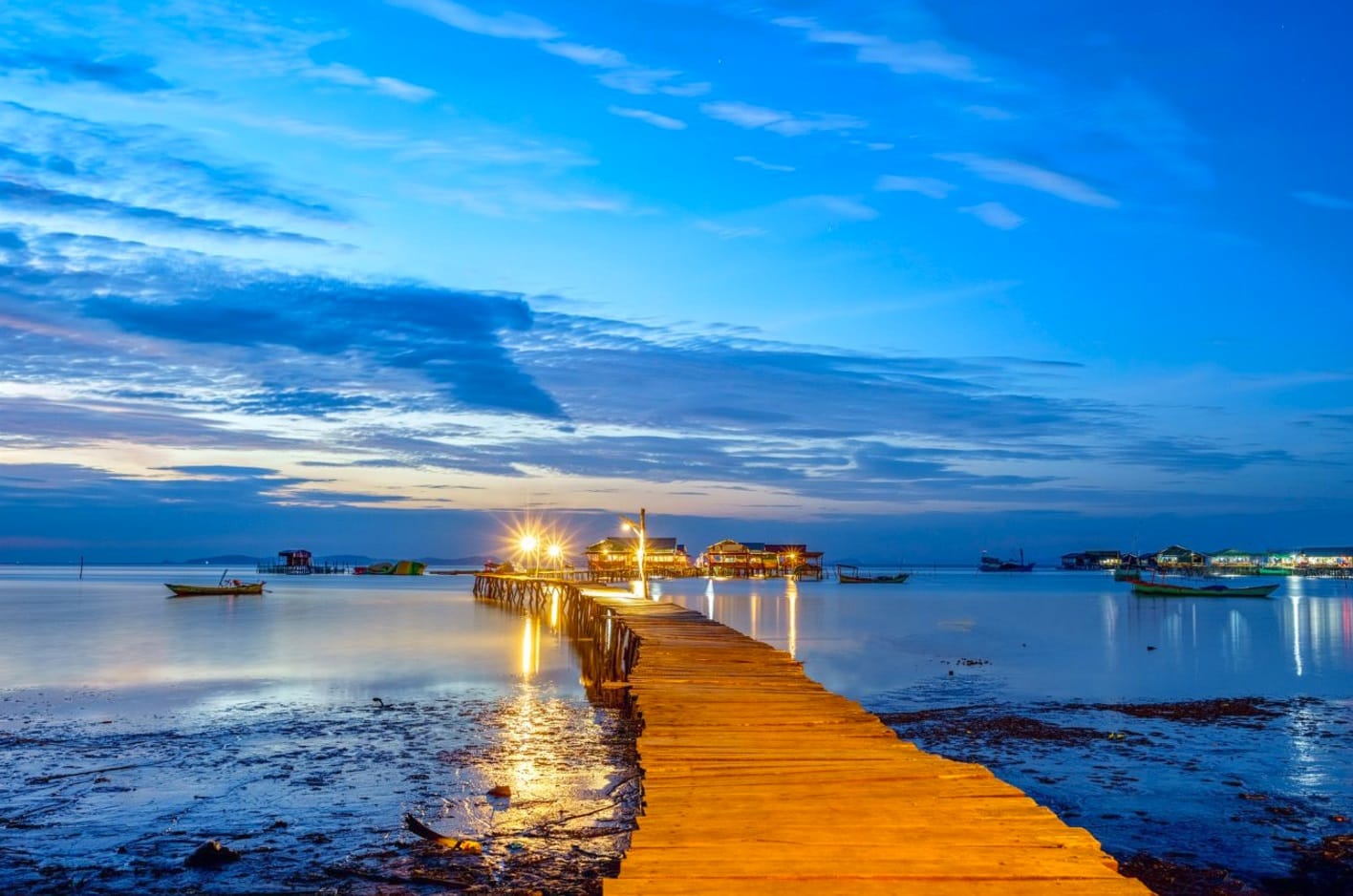 Khung cảnh yên bình nơi làng chài