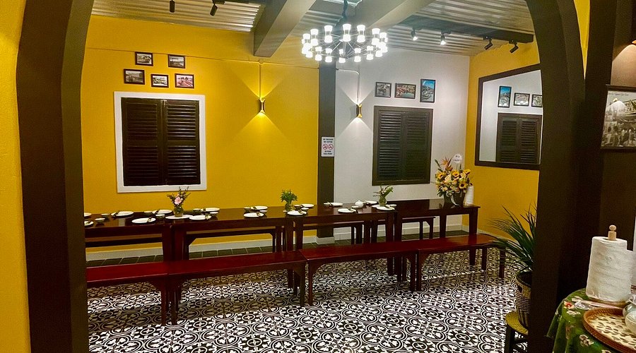 Anna's Nhà Cuốn Restaurant