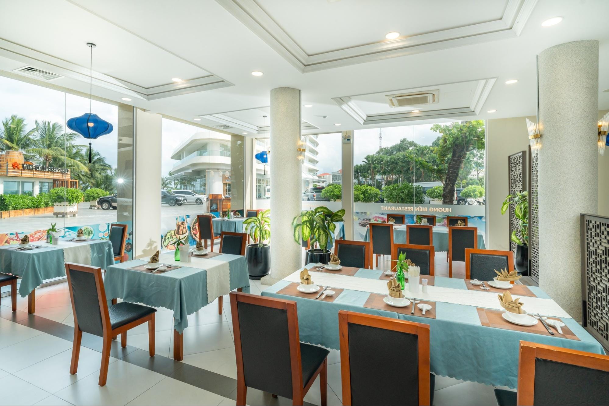 Luxurious dining room at Huong Bien Restaurant