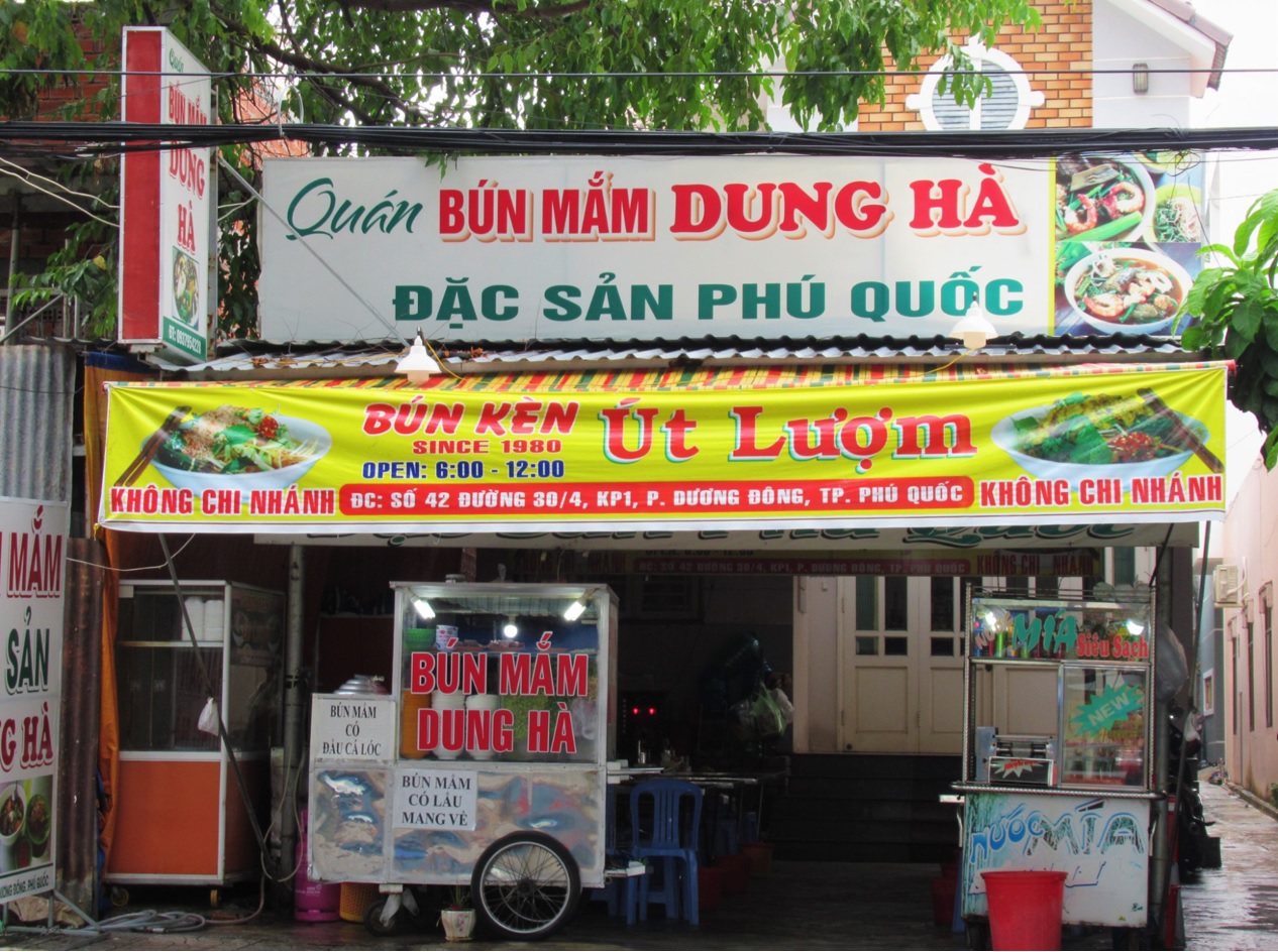 Không gian quán mở, thoáng, rất sạch sẽ