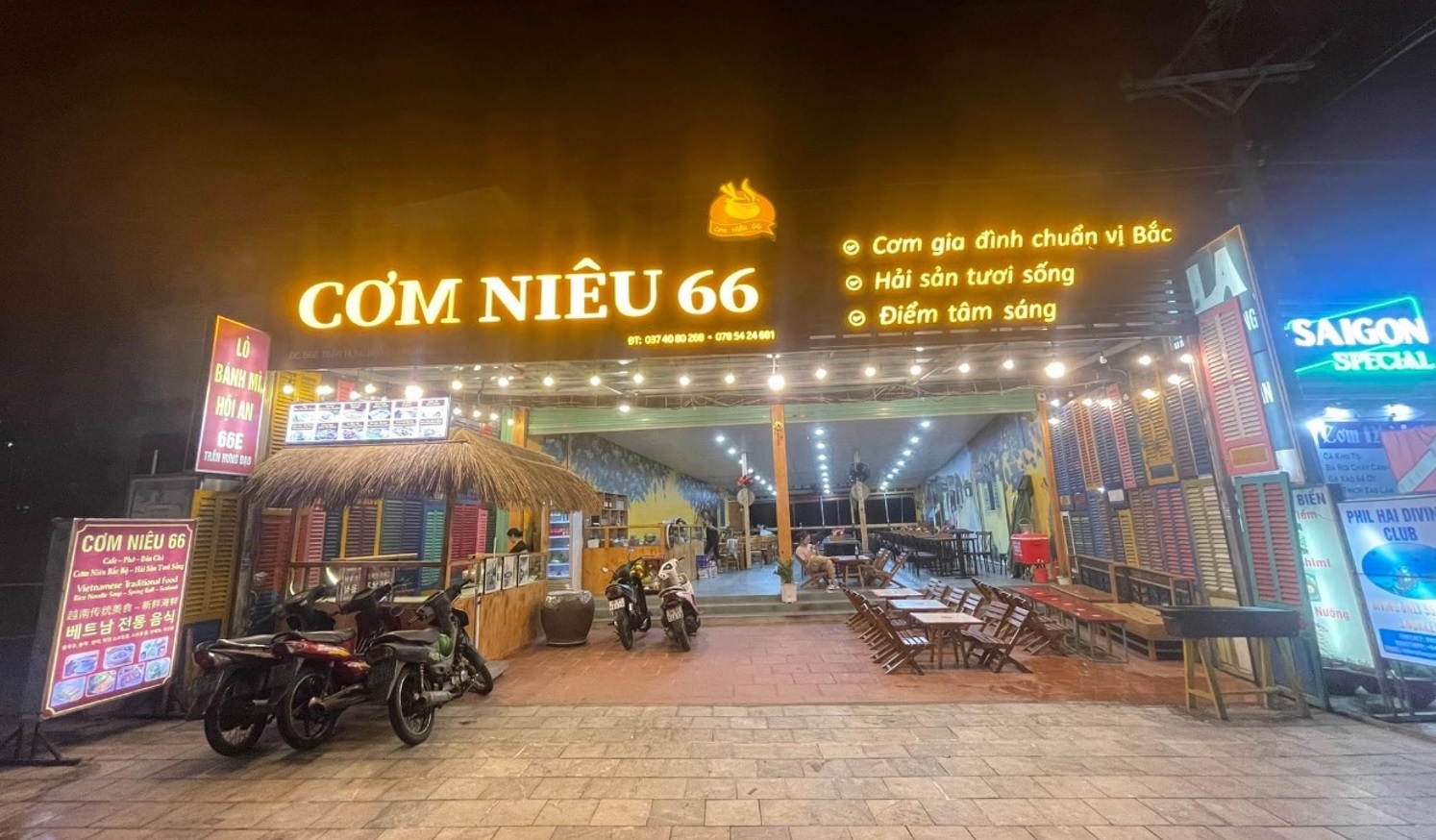 Không gian rộng rãi của cơm niêu 66