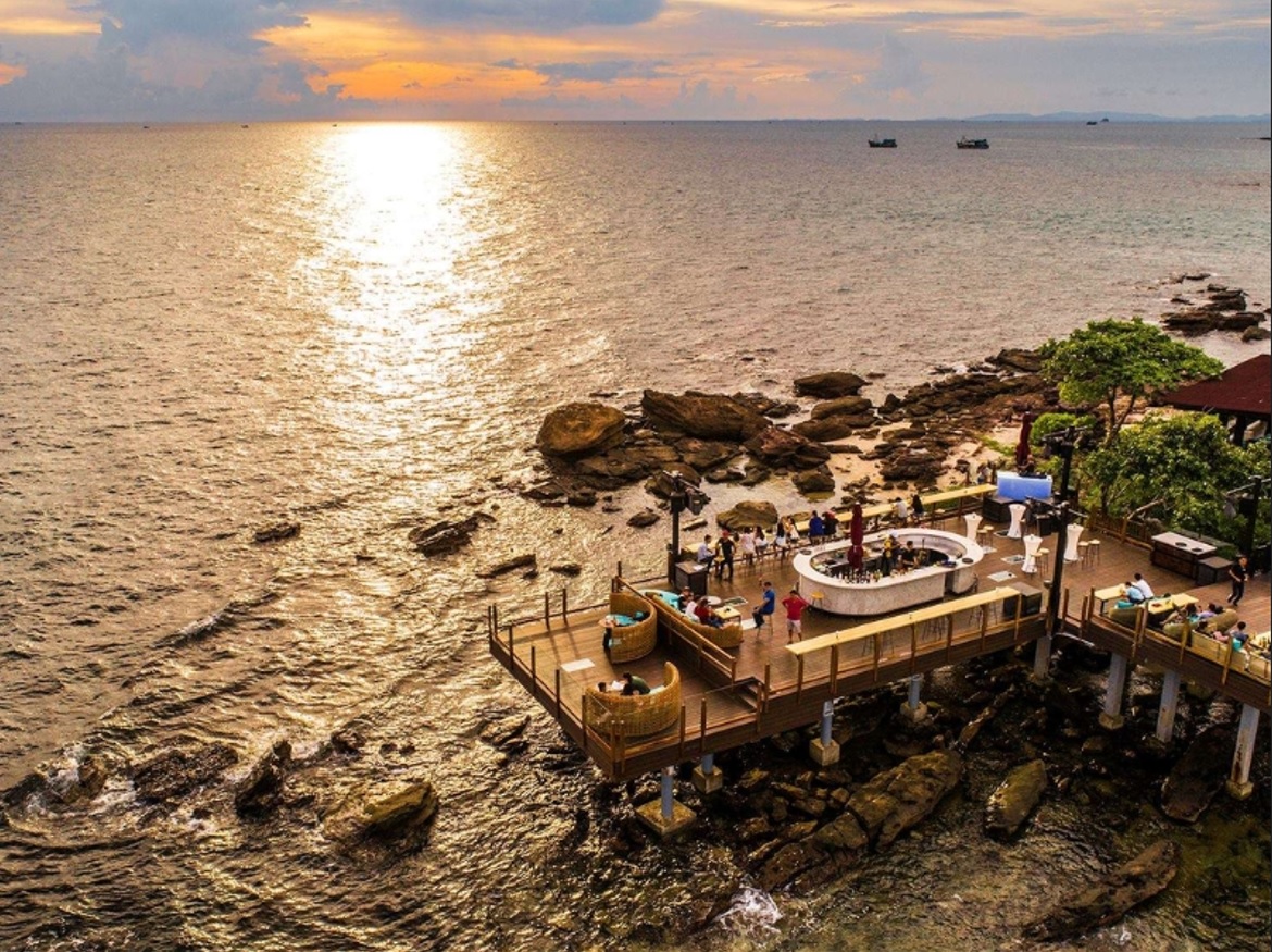 Rock Sunset Island Bar - Địa điểm ngắm hoàng hôn Phú Quốc đẹp lý tưởng