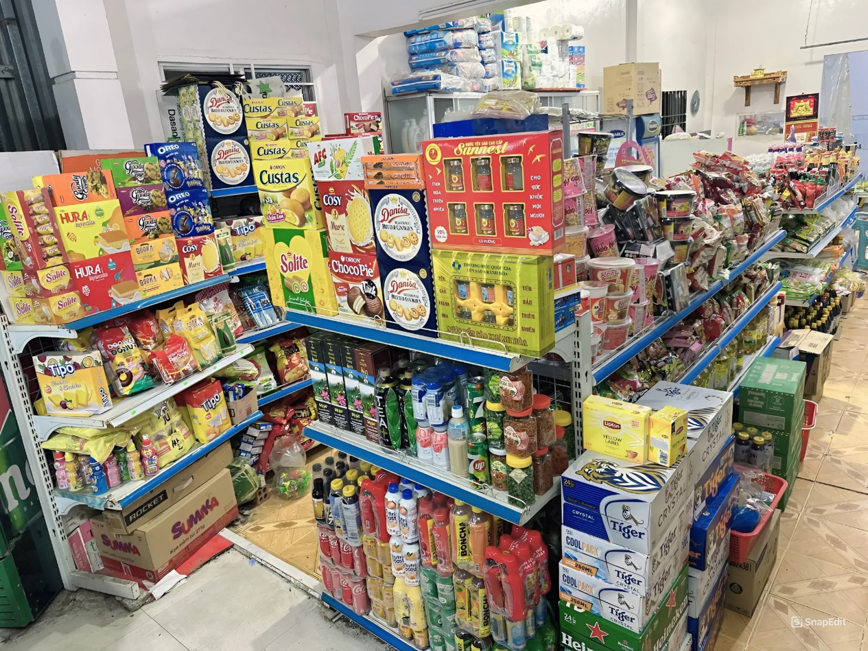 Tuy diện tích cửa hàng khiêm tốn nhưng Mini Mart Huyền My gì cũng có