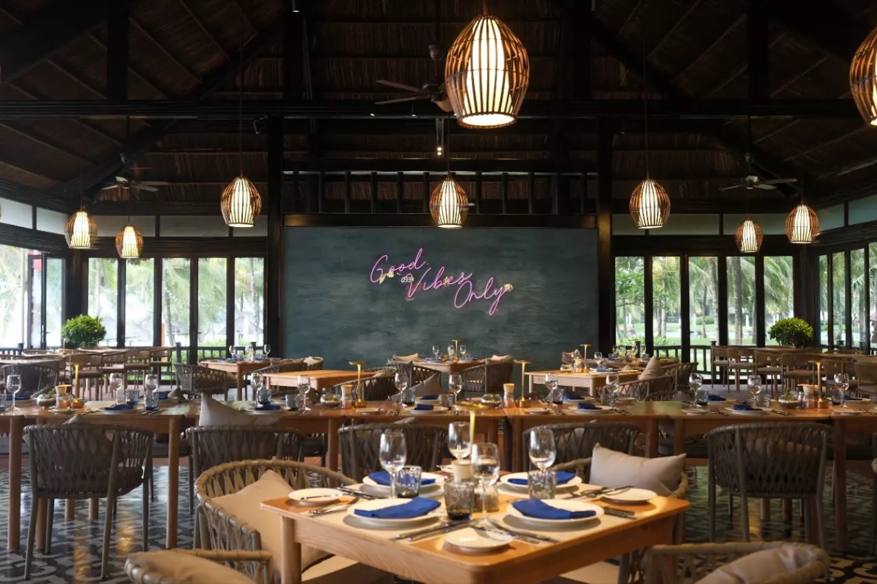 Không gian mộc mạc mà vô cùng cuốn hút  tại nhà hàng The Beach Bistro