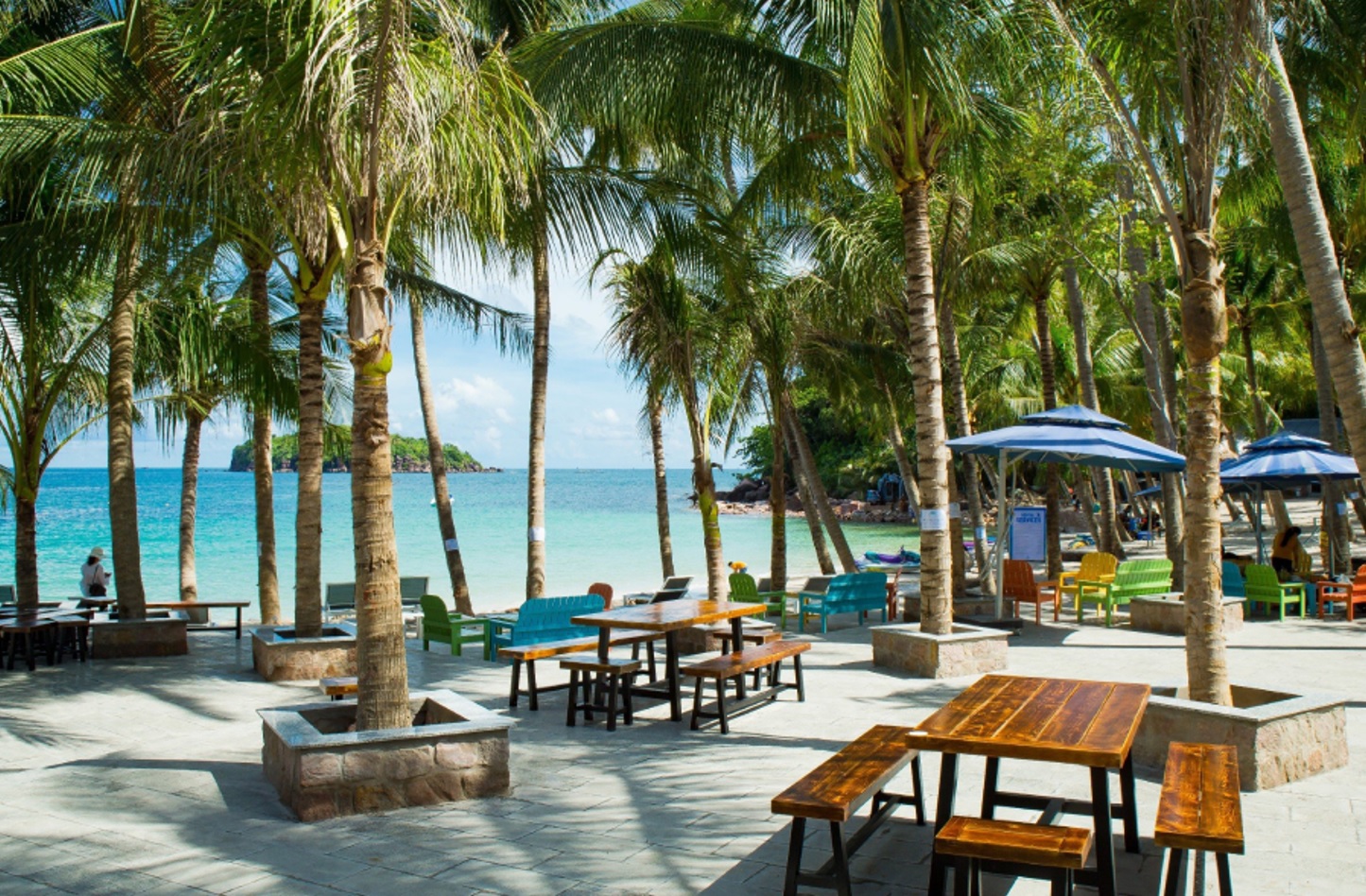 Không gian bên ngoài thoáng mát, view biển xịn sò tại Ocean Pearl Island