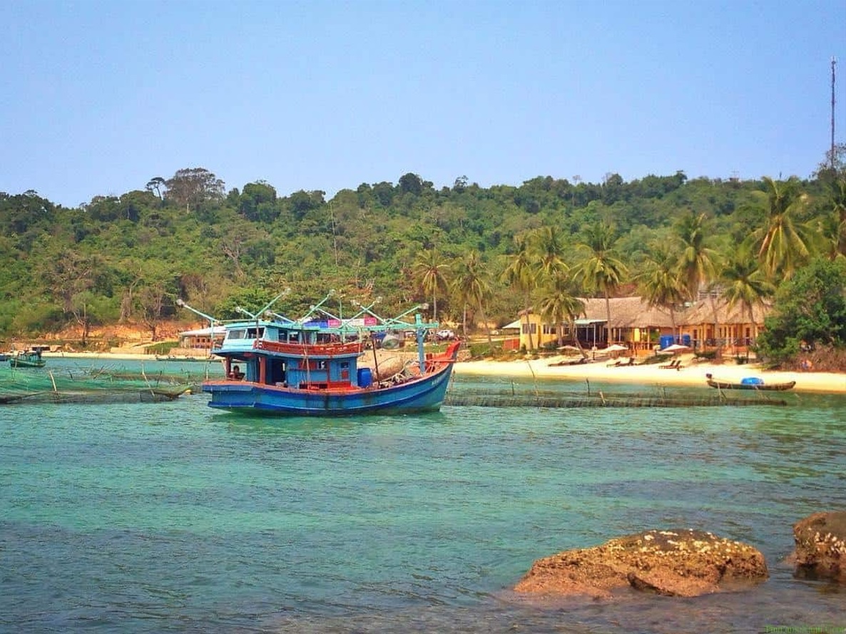 Làng chài Cửa Cạn - làng nghề nước mắm nổi tiếng