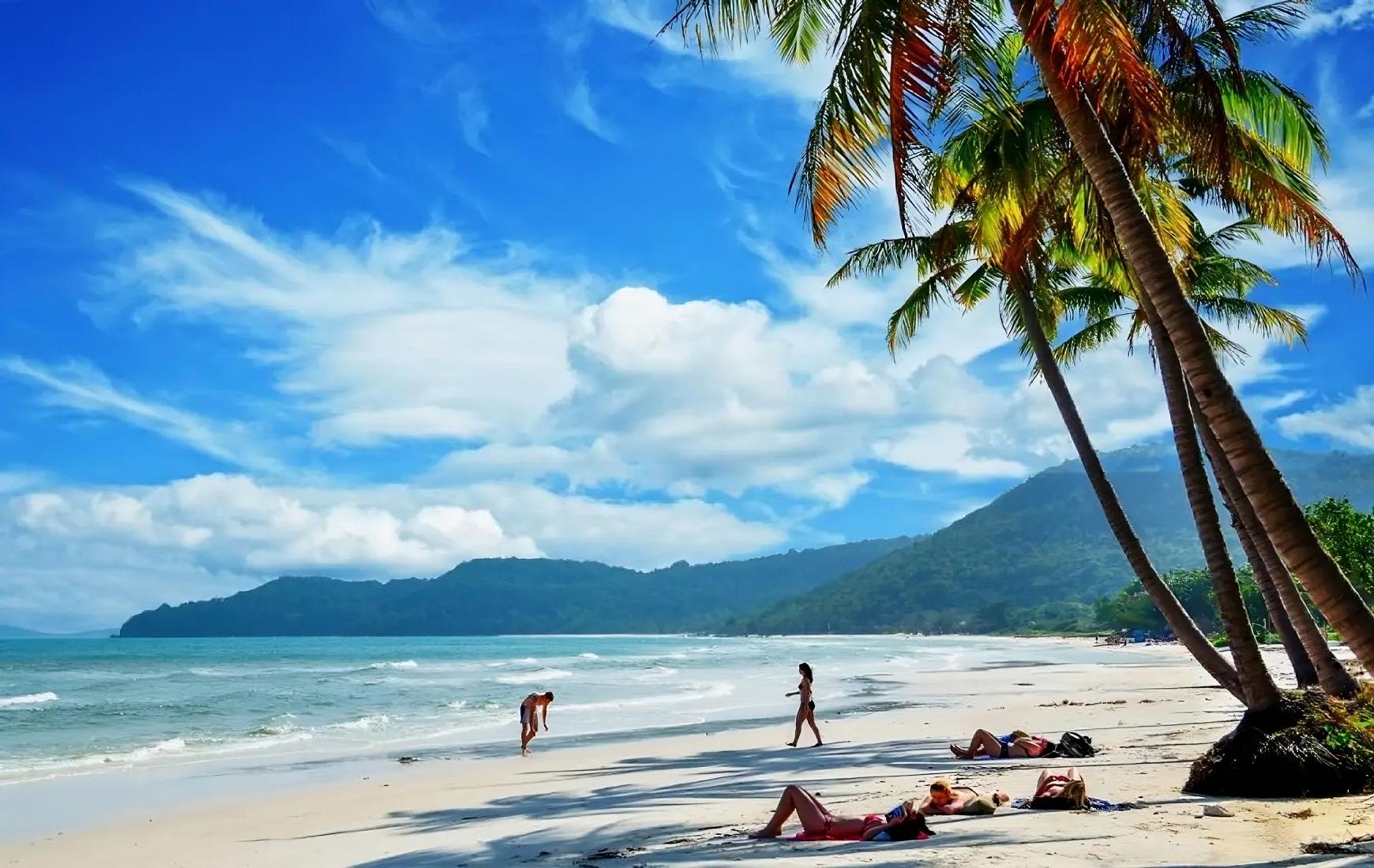 One of the best activities to enjoy in the dry season is swimming Corona Casino Phu Quoc