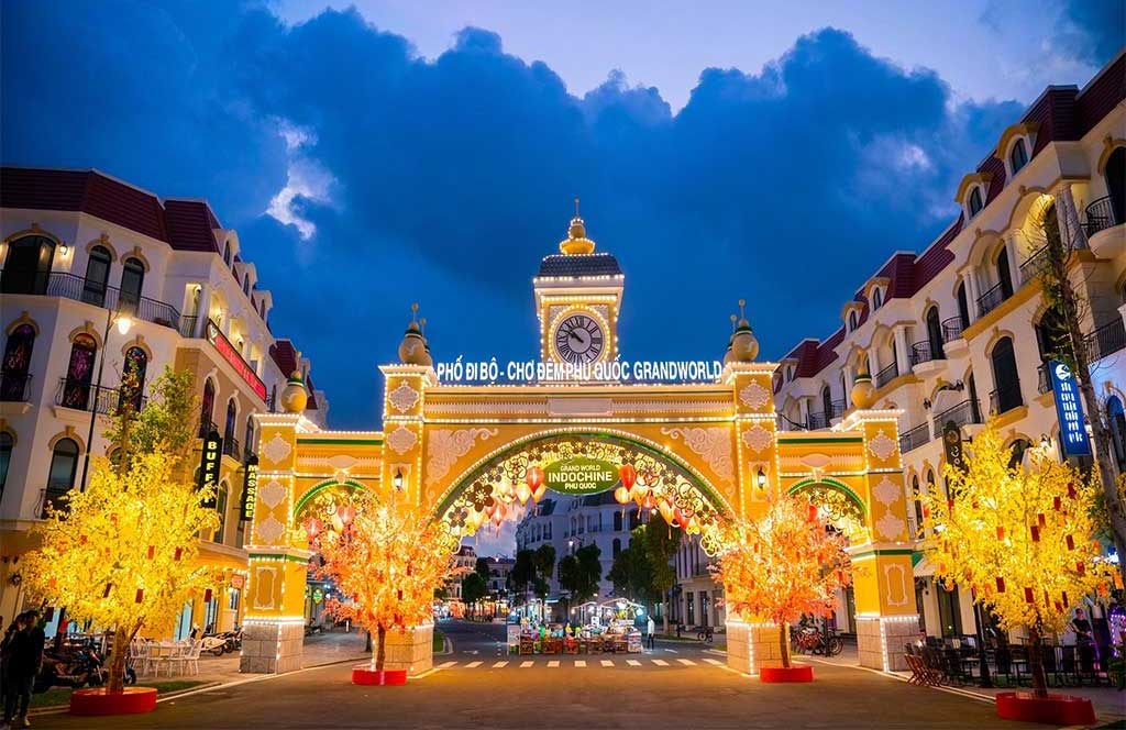 Grand World Night Market Corona Casino Phu Quoc