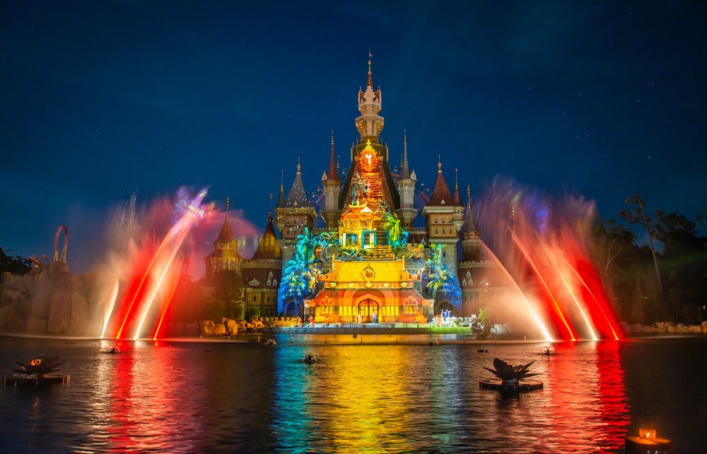 Enjoy Night Light Show Performances near Corona Casino Phu Quoc
