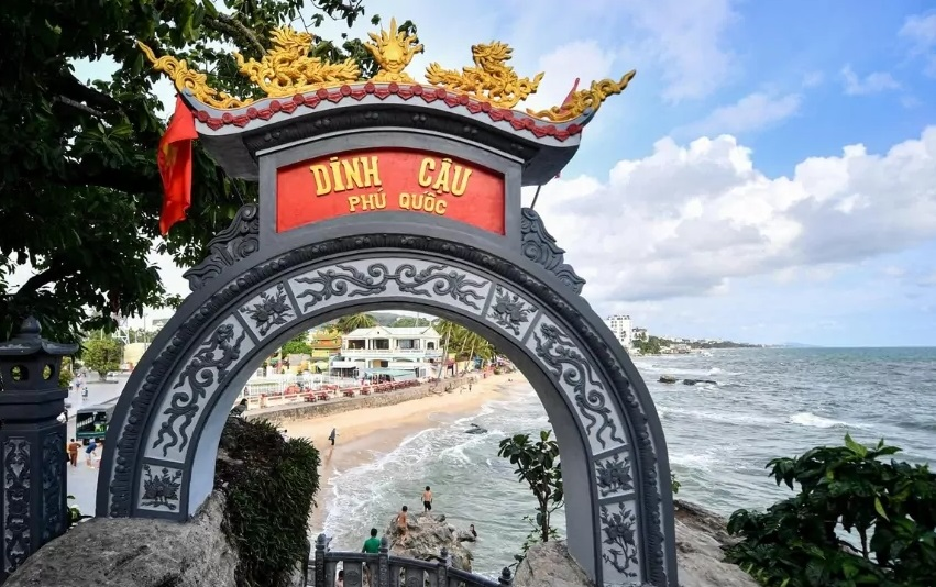 Intricate carvings and sacred statues inside Dinh Cau Temple, mentioned by Corona Casino Phu Quoc