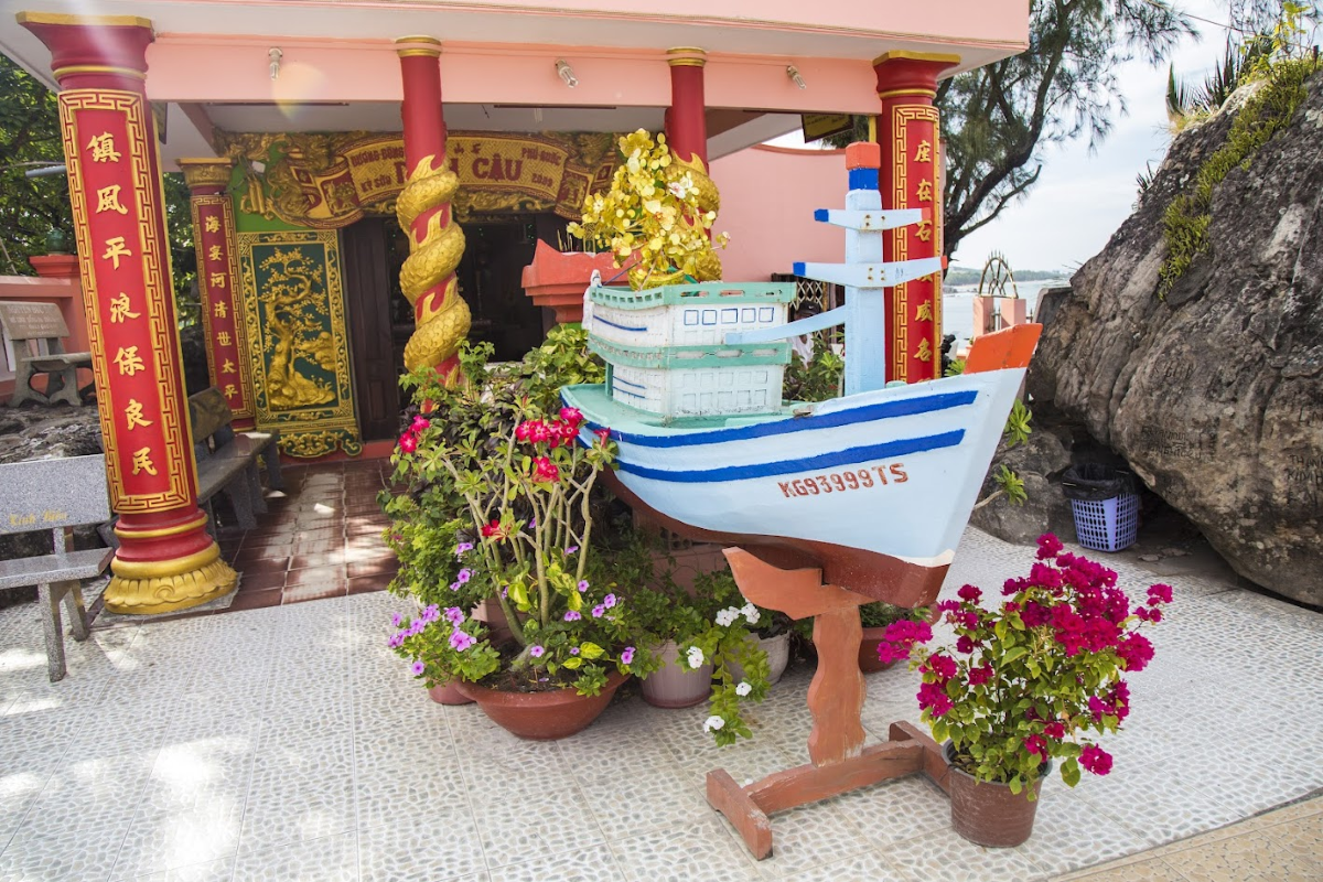 Fishermen performing ritual prayers at Dinh Cau Temple, described by Corona Casino Phu Quoc