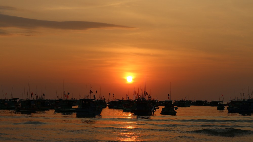 Sunset over Khem Beach shoreline, described by Corona Casino Phu Quoc
