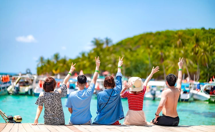 Phu Quoc package price 2025 with budget, mid-range, and luxury options close to Corona Casino Phu Quoc