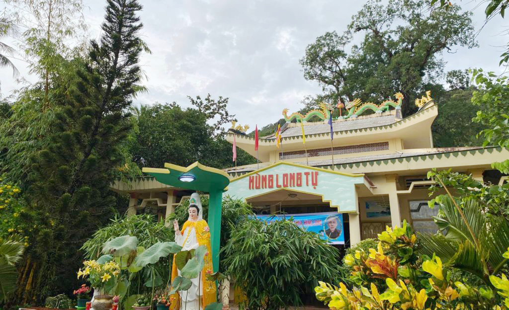Explore Su Muon Pagoda with nearby Corona Casino Phu Quoc