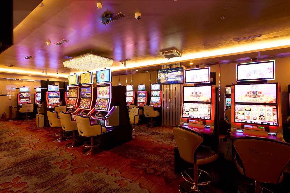 Elegant urban casino setting at Club Royale