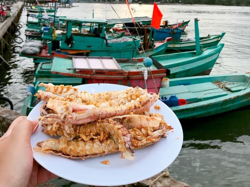Fresh seafood dining at Rach Vem floating restaurants near Corona Casino Phu Quoc