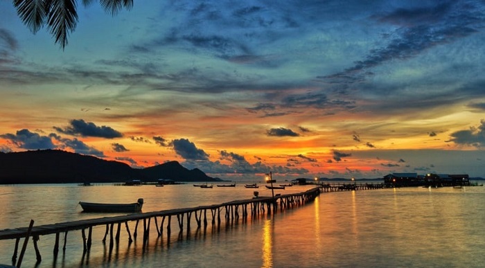 Rach Vem shines from November to April with starfish and sunsets