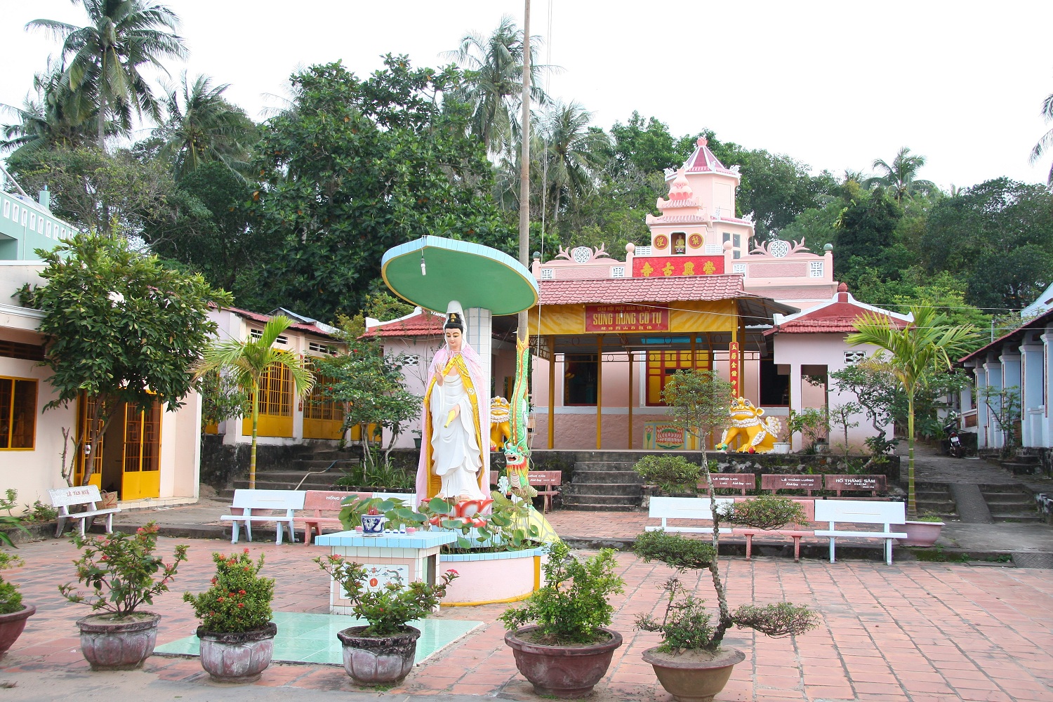 Sung Hung Pagoda near Corona Casino Phu Quoc