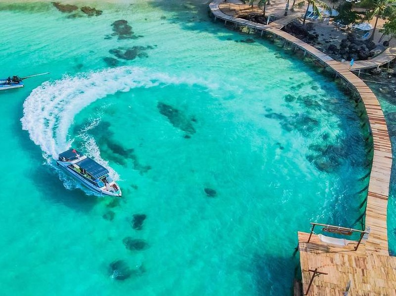 Travelers enjoying Island Hopping and Water Adventures at An Thoi Archipelago during their luxury stay at Corona Casino Phu Quoc