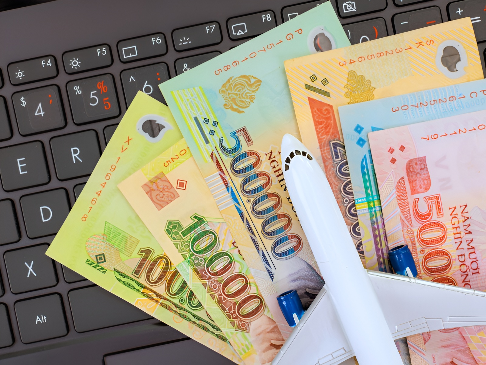Tourists should exchange for Vietnamese cash (VND) for easy shopping at Casino Corona Phu Quoc