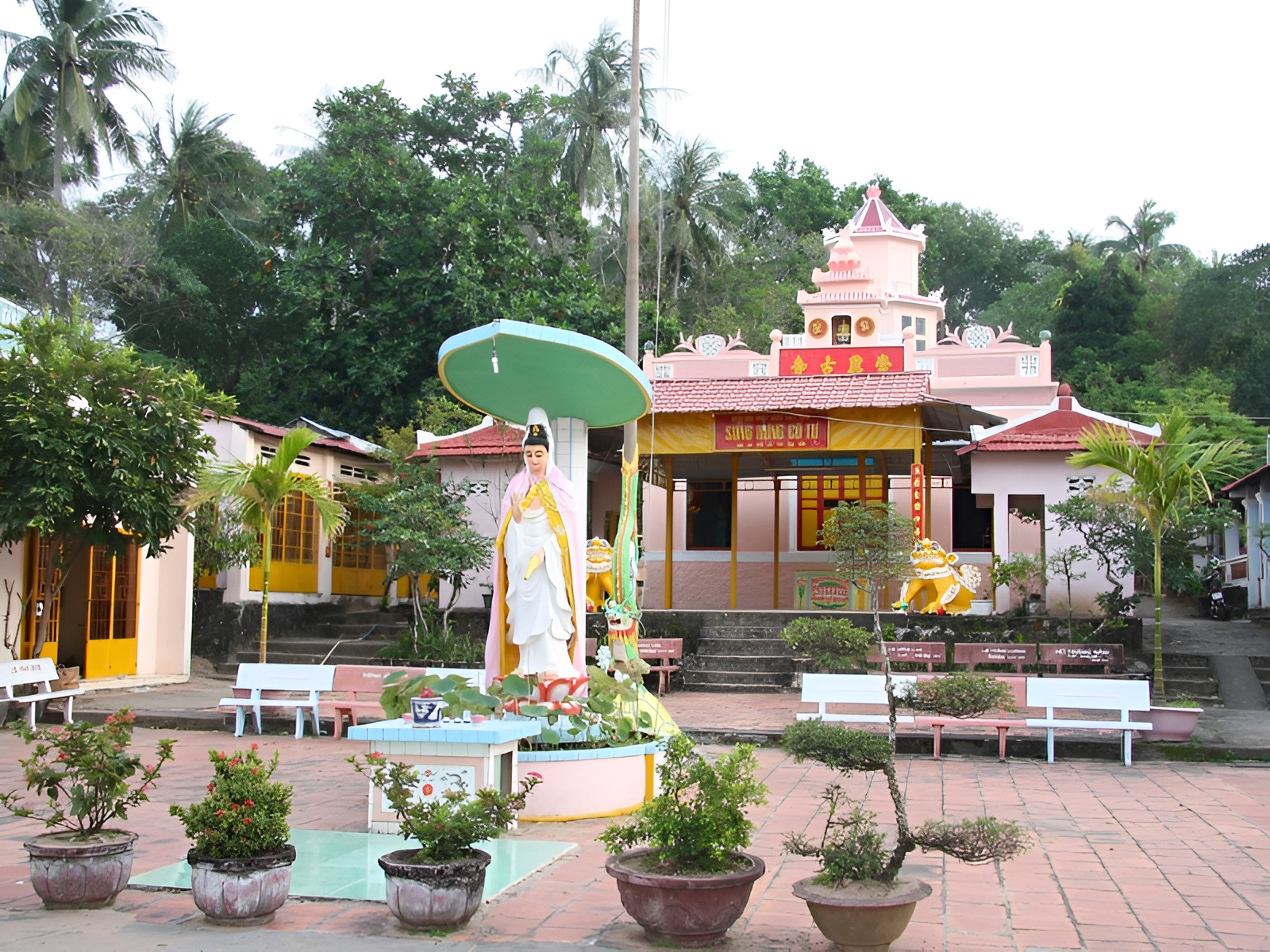 Sung Hung Pagoda is one of the oldest spiritual sites in Duong Dong Town close to Casino Corona Phu Quoc