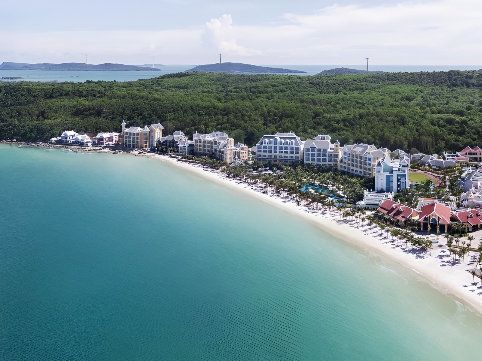 June in Phu Quoc impresses with its fresh green scenery surrounding Corona Casino Phu Quoc