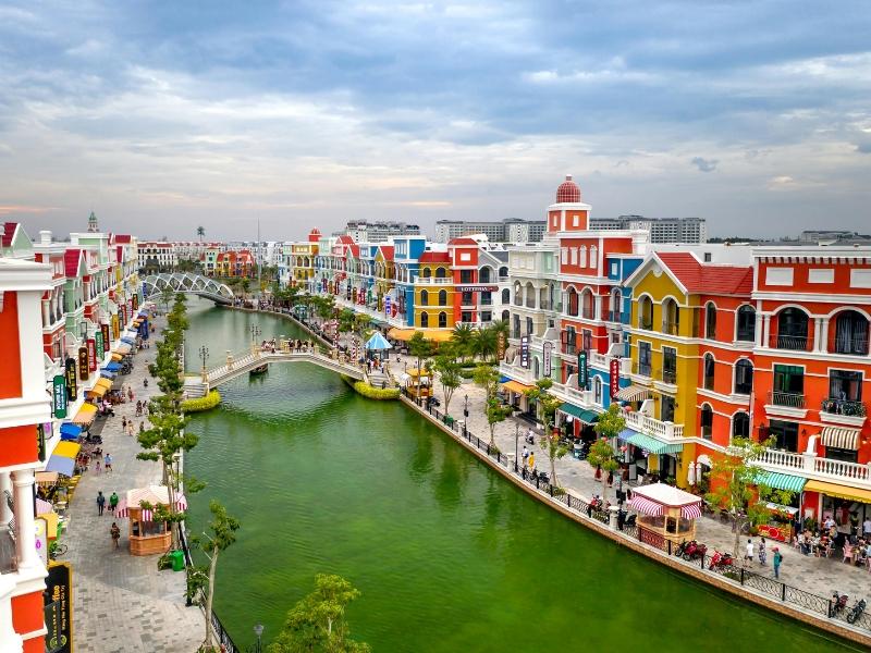 Enjoy the ideal October climate in Phu Quoc for group travel and relaxation close to Corona Casino Phu Quoc.