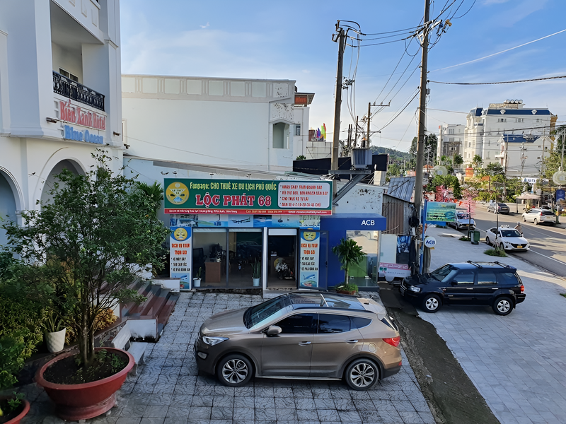 A phone being used for Contacting Local Car Rental Companies in Phu Quoc to arrange pickup for guests of Corona Casino Phu Quoc