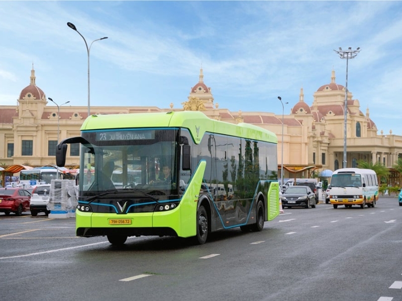 Travelers using Phu Quoc Bus 19 for transport between the northern Grand World complex and the southern Long Beach Resort near Corona Casino Phu Quoc
