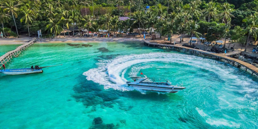 Gam Ghi Island A snorkeling haven with crystal clear water and vibrant coral reefs near Corona Casino Phu Quoc