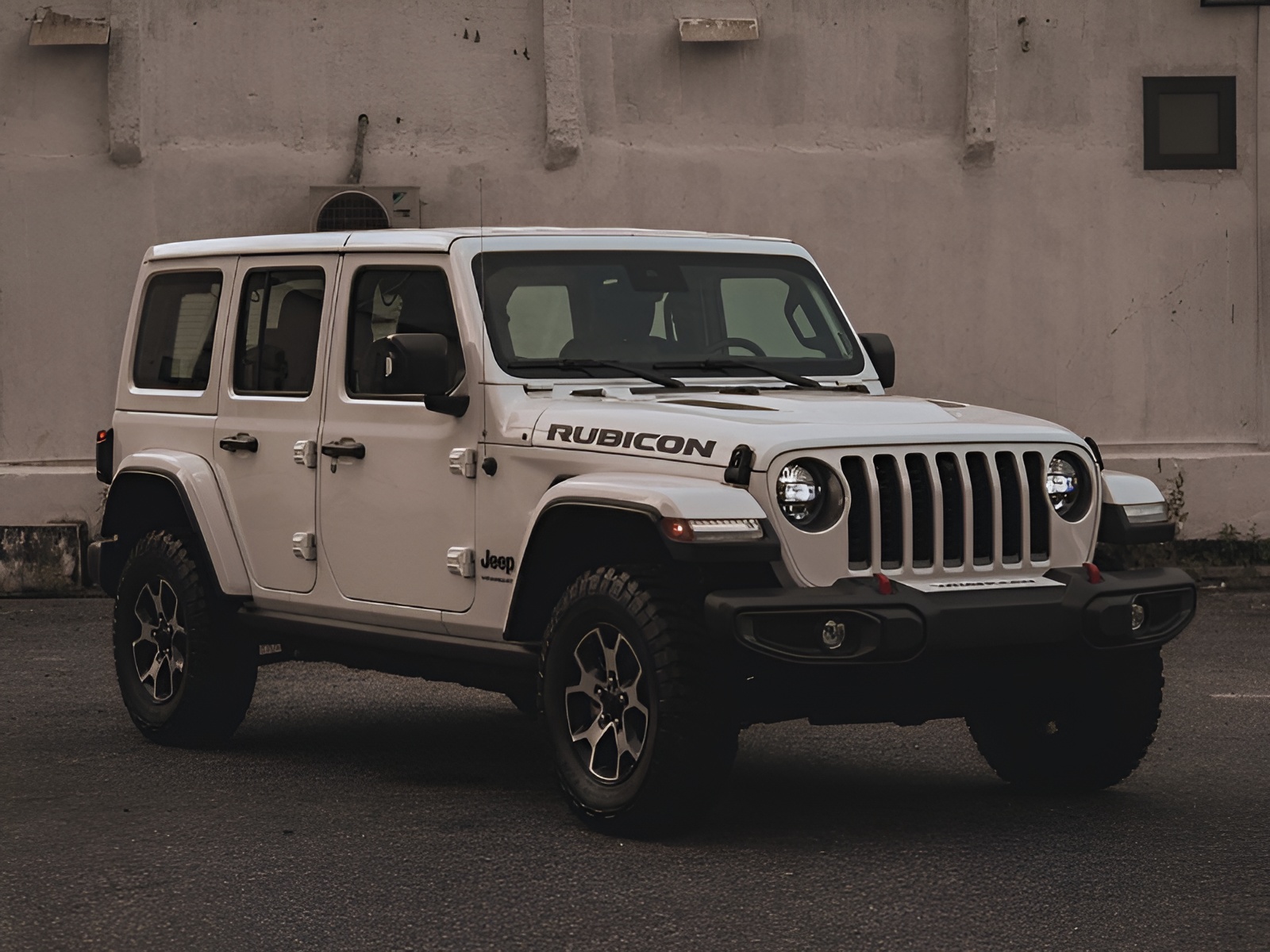 Information on affordable Jeep tours with flexible pricing to match your route and group size for personalized excursions near Corona Casino Phu Quoc