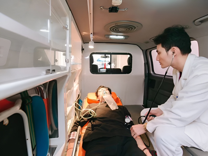 Crucial safety advice to seek emergency care immediately if severe symptoms appear after a medical incident near Corona Casino Phu Quoc