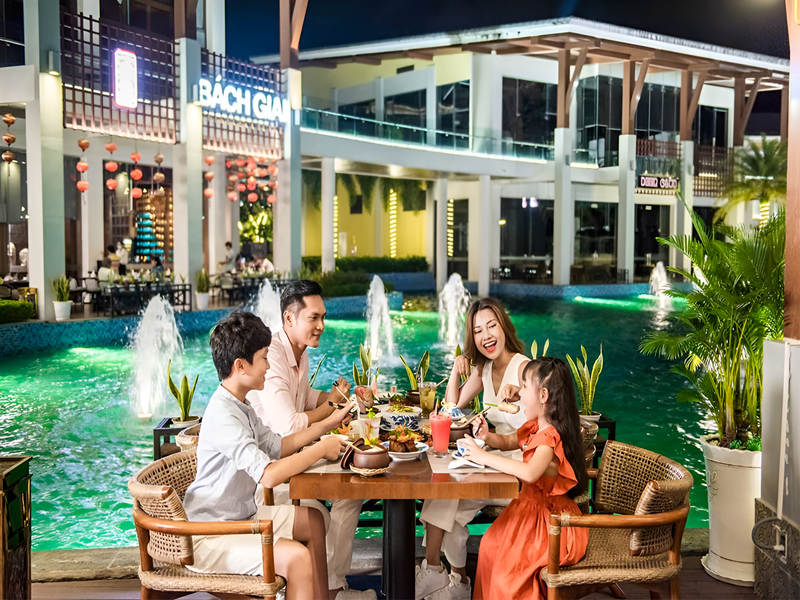 Corona resort & beachfront dining