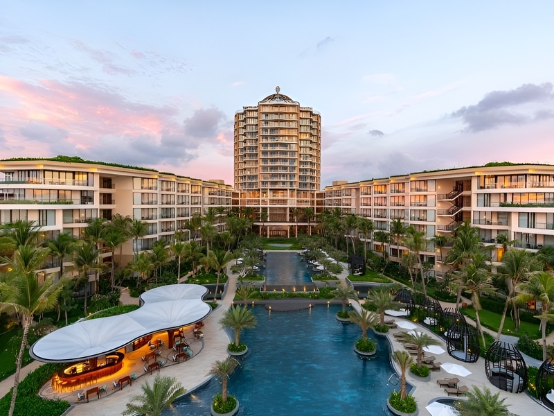 A photo where guests experience luxury sunset views at InterContinental Phu Quoc sky bar for an unforgettable evening near Corona Casino Phu Quoc