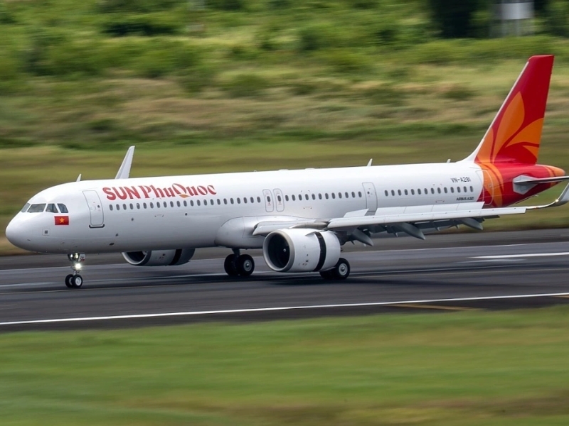 A photo of a comfortable sleeper bus for a long-distance bus journey from Da Nang to Rach Gia or Ha Tien toward Corona Casino Phu Quoc