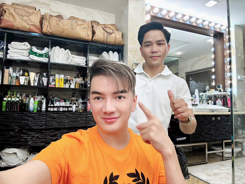 Travelers experiencing unique hair styling at Khanh Ngo hair salon - creative hair artistry close to the famous Corona Casino Phu Quoc complex