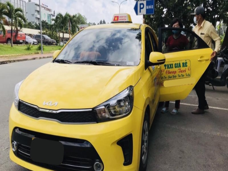 Reliable transport with the Taxi Go private car service for full-day tours to VinWonders and Phu Quoc cable car for guests of the world-class Corona Casino Phu Quoc