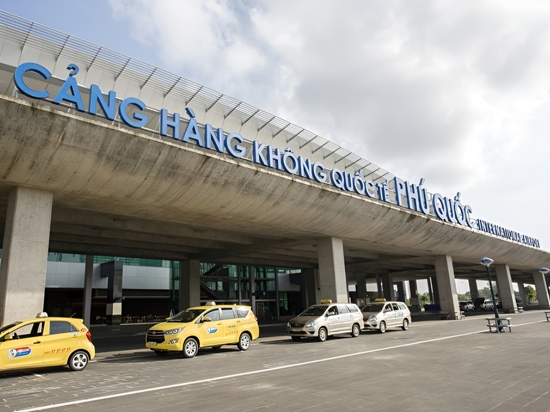 Lựa chọn đường đến Sunset Town khá thuận tiện khi di chuyển bằng taxi từ sân bay để bắt đầu kỳ nghỉ đẳng cấp tại Corona Casino Phú Quốc.